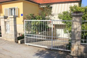 Apartments with a parking space Orebic Peljesac 10077