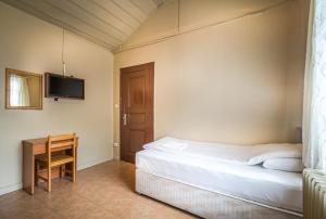 Single Room with Shared Bathroom room in Yeni Hotel