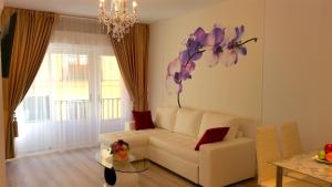 Luxury One-Bedroom Apartment with Balcony room in Palacio Apartments Madrid