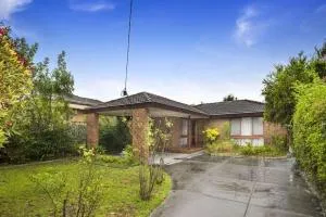 Caulfield Family Home with Large Space - Highett