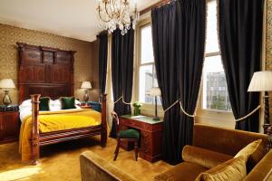 Deluxe Double Room room in The Gore London - Starhotels Collezione