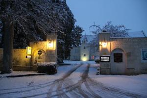 Hotels Logis Manoir De La Giraudiere : photos des chambres