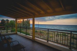 Beachfront Villa Thomas 5