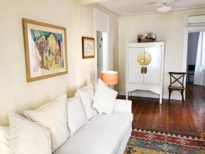 Remodeled Historic Apartment in Bairro Alto