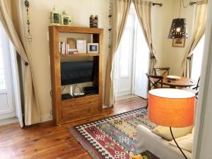 Remodeled Historic Apartment in Bairro Alto