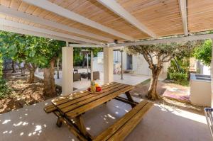 Aquarius - Glyfada detached house