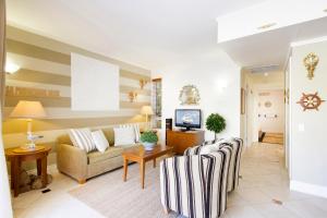 Laguna 622 Nautical Romance in Noosa