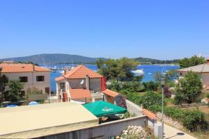 One-Bedroom Apartment with Terrace and Sea View room in Apartment Ilovik 8069a