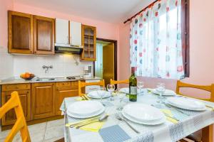 Two-Bedroom Apartment Standard room in Apartments Aldo