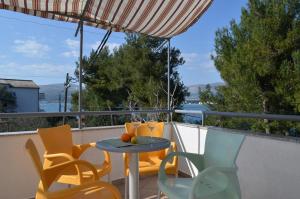 Apartments by the sea Arbanija, Ciovo - 4320