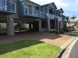 Aquarius Apartments Mollymook - Moruya