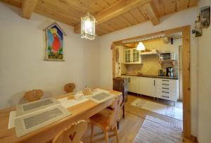 Klimatyczny Domek Sun Seasons 24 w Wiśle z Kominkiem by Noclegi Renters