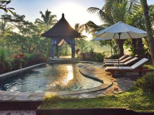 Biệt Thự Nhìn Ra Vườn (Villa with Garden View)