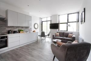 Cotels at 7Zero1 Serviced Apartments - Modern Apartments, Superfast Broadband, Free Parking, Centrally Located
