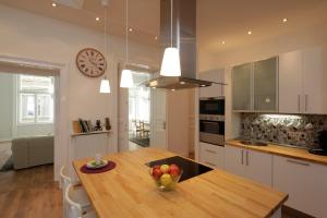 Urban Haven - 3 Beds, 3 Baths, Free Parking, Near Central Market