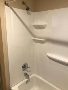 Deluxe Double Room (2 Adults + 1 Child) room in Allen Park Motor Lodge