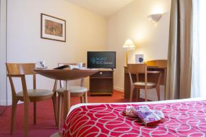 Comfort Triple Room room in Hotel Vacances Bleues Villa Modigliani