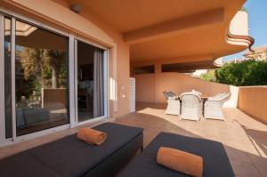 Two-Bedroom Apartment with Mountain View room in Aloha Hill Club Apartment