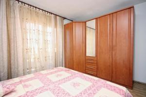 Two-Bedroom Apartment with Terrace and Sea View room in Apartments by the sea Barbat Rab - 5005
