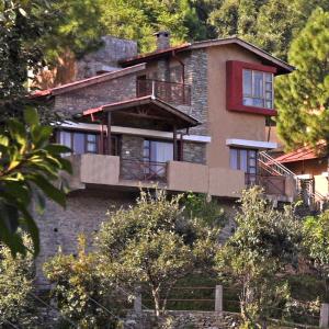 Flame of the Forest by Levitate - Luxury Two-Bedroom Chalet with Balcony Top Valley View & Fully Equipped Kitchen