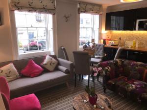 City Centre - Rivers Street, quiet 2 bed ground floor Georgian garden Apartment