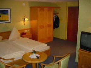 兰迪加斯特霍夫舒克旅馆 - 巴特索伯恩海姆