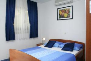 Studio with Terrace and Sea View room in Studio Orebic 4565a