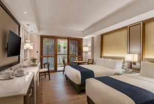 Henann Crystal Sands Resort