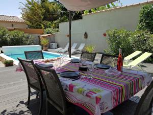 Villas Beautiful Villa in the Vineyard Village of Tavel with Pool : photos des chambres