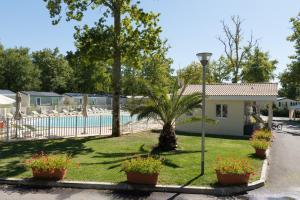Campings Camping Les Chevrefeuilles : photos des chambres