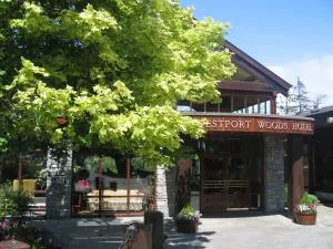 韦斯特波特伍兹温泉酒店 - 伦维尔