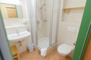 Quadruple Room room in JUFA Hotel Murau