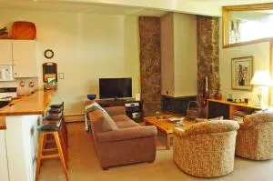 Shadowbrook 302