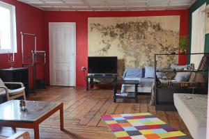 Cool Central Apartment