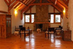 Ruca Pehuen Eco-Lodge De Montaña