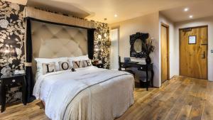 Glenskirlie Castle Hotel