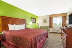 King Studio Suite - Non-Smoking room in Days Inn & Suites by Wyndham Wichita