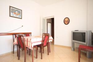 Two-Bedroom Apartment with Terrace room in Apartments by the sea Kukljica Ugljan - 8254