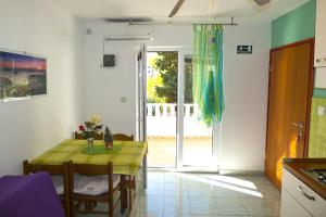 Two-Bedroom Apartment with Terrace and Sea View room in Apartments by the sea Ivan Dolac Hvar - 8782