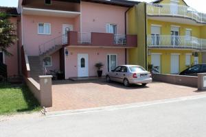 Apartments with a parking space Zambratija Umag 2533