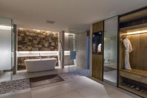 Suite cạnh biển có hồ bơi (Oceanfront Suite with Pool)