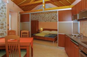 Apartment Menego A2 BOL-CENTER, Croatia