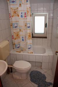 Apartments with parking space Grebastica, Sibenik - 4867