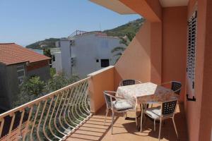 Apartments by the sea Tucepi, Makarska - 6806