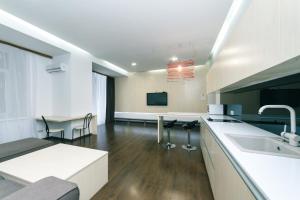 Kreschatik 21 with terrace 2BR