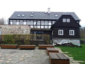 Ekocentrum Oldřichov v Hájích o.p.s., Vendégházak - Oldřichov v Hájích