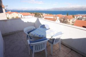 Apartments with a parking space Supetar, Brac - 7536