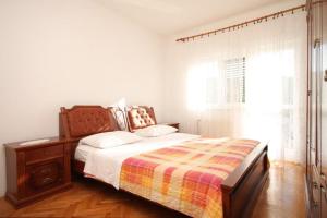 Apartments with a parking space Grebastica, Sibenik - 8367