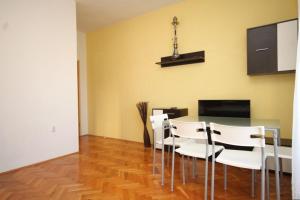 Apartments by the sea Tucepi, Makarska - 8742