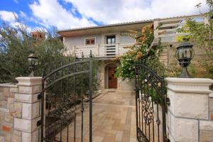 Apartments by the sea Karbuni Korcula 9308